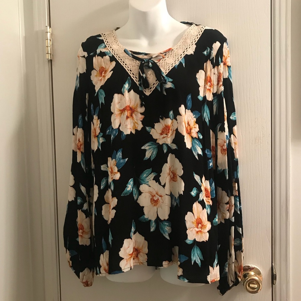 (Large) Floral Crochet Lace Up Top - Picture 2 of 7